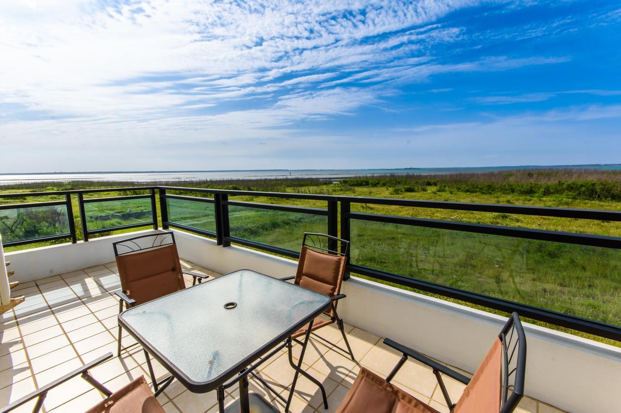Tiramisu Places Sea View Homestay Манонг Екстериор снимка